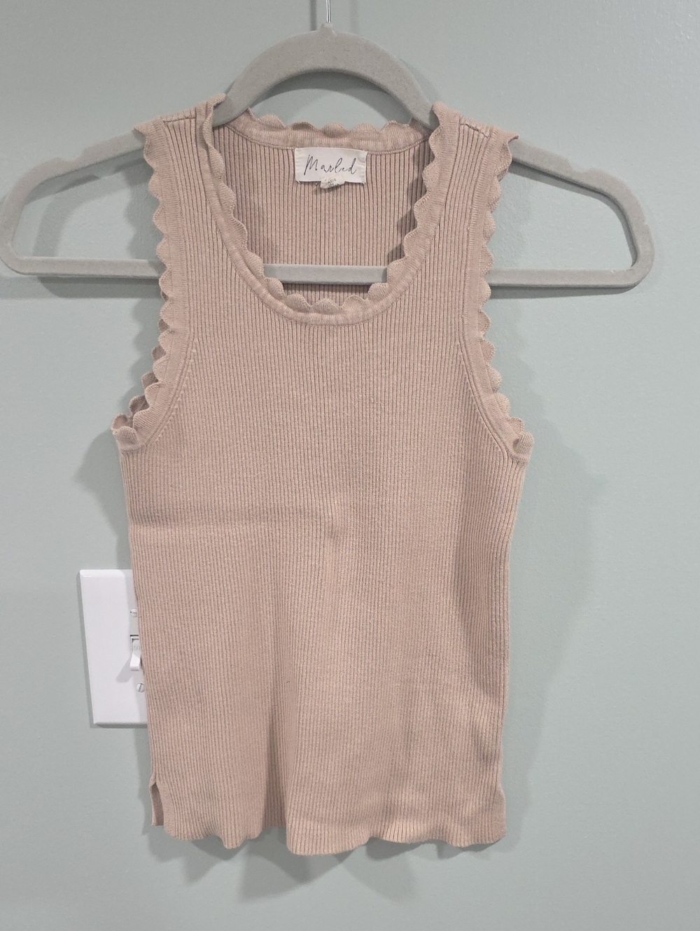 Marled Scallop-Trim Ribbed Tank - Light Beige